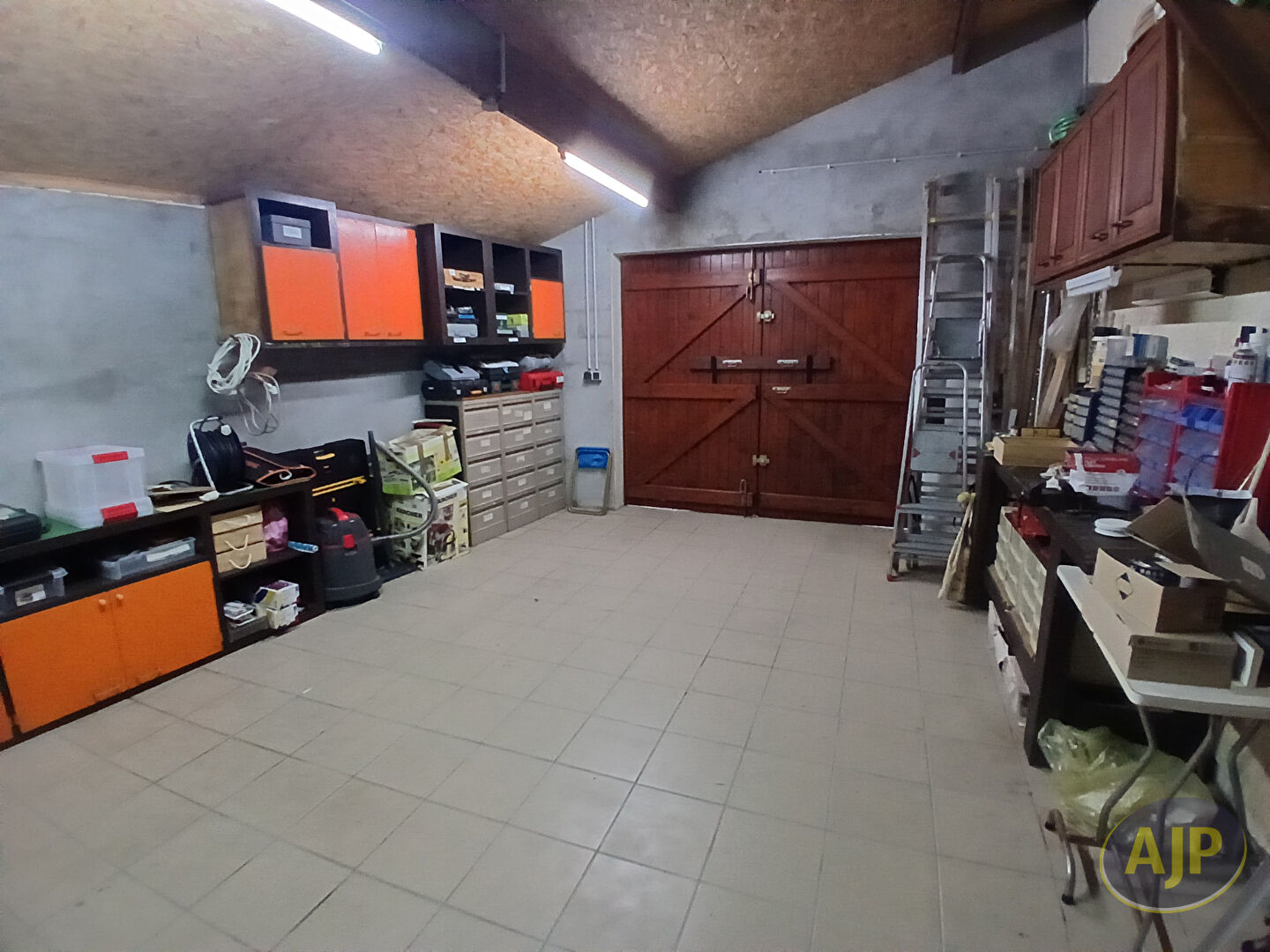 Grande maison familiale avec piscine et rangements - photo 12
