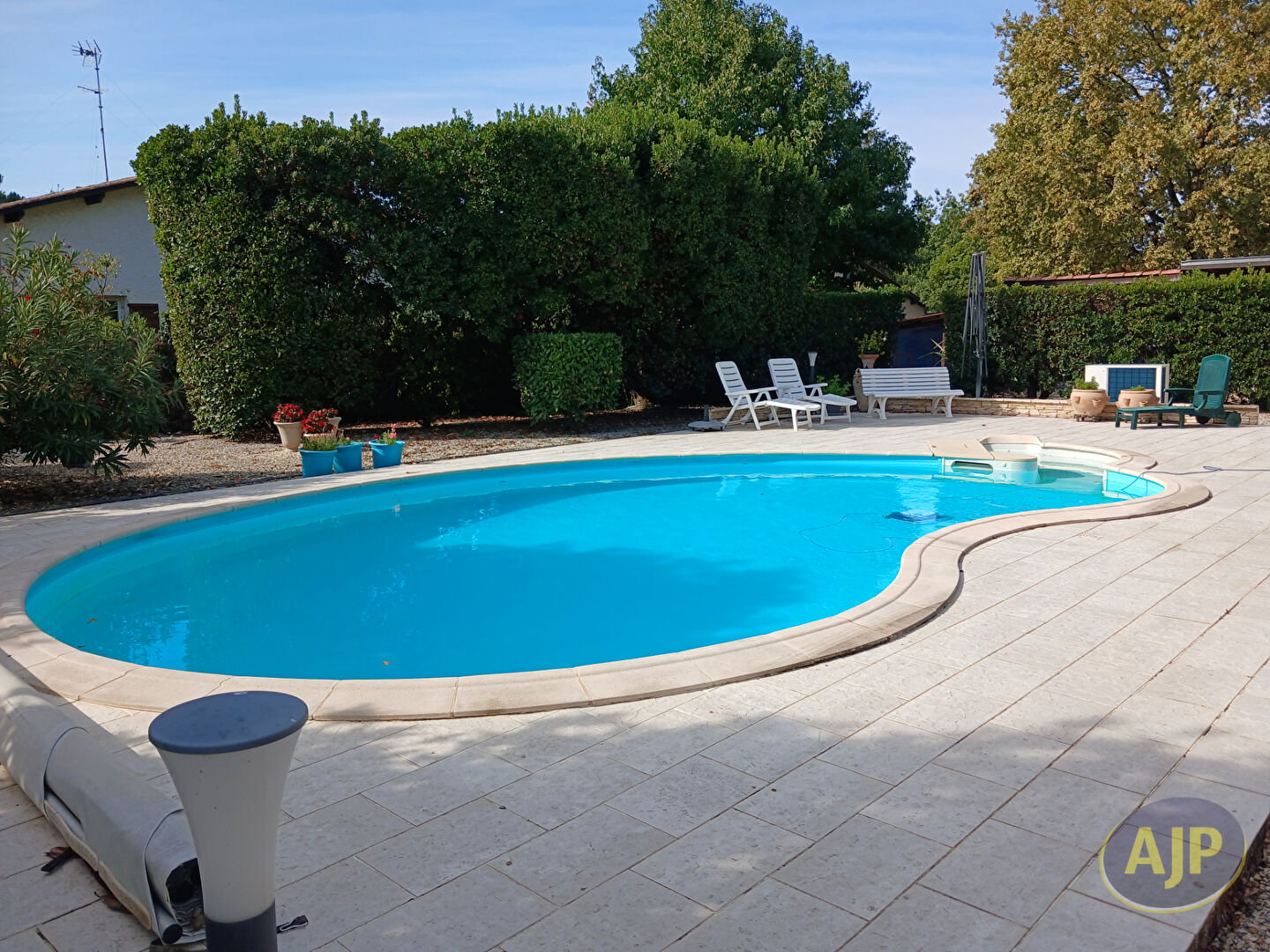 Grande maison familiale avec piscine et rangements - photo 15