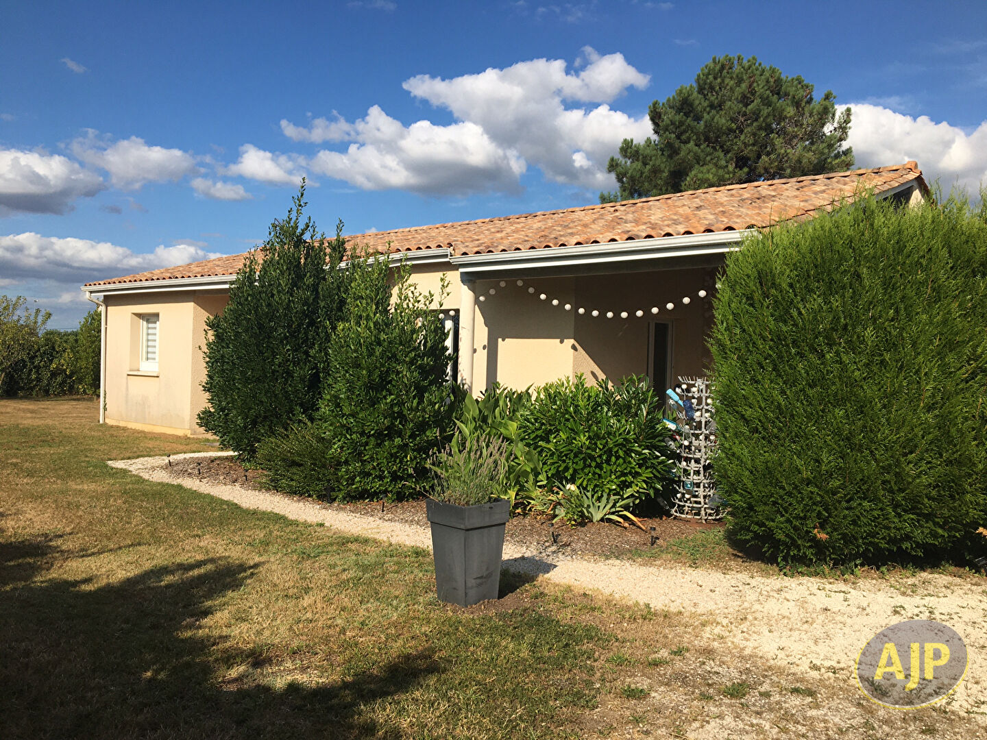 Maison de plain pied avec 3 chambres à Arveyres - photo 1