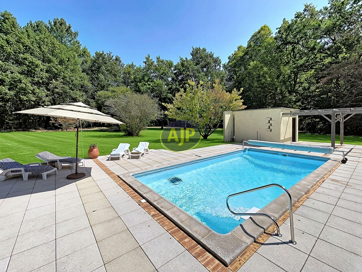 BÉDENAC - PROPRIÉTÉ DE 240 M², 5 CHAMBRES, PISCINE ET PARC ARBORÉ - photo 3