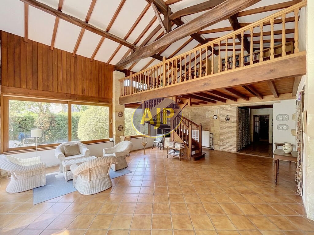 BÉDENAC - PROPRIÉTÉ DE 240 M², 5 CHAMBRES, PISCINE ET PARC ARBORÉ - photo 5