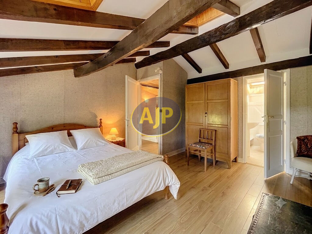BÉDENAC - PROPRIÉTÉ DE 240 M², 5 CHAMBRES, PISCINE ET PARC ARBORÉ - photo 9