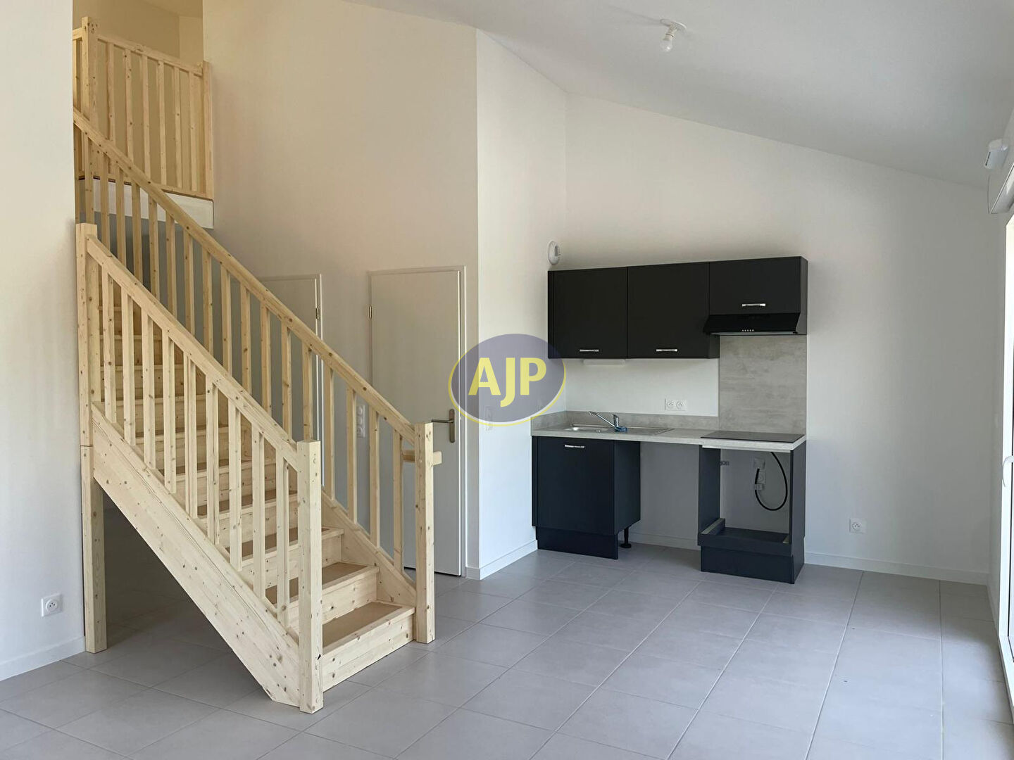 APT T3 DUPLEX AVEC PARKING - photo 1