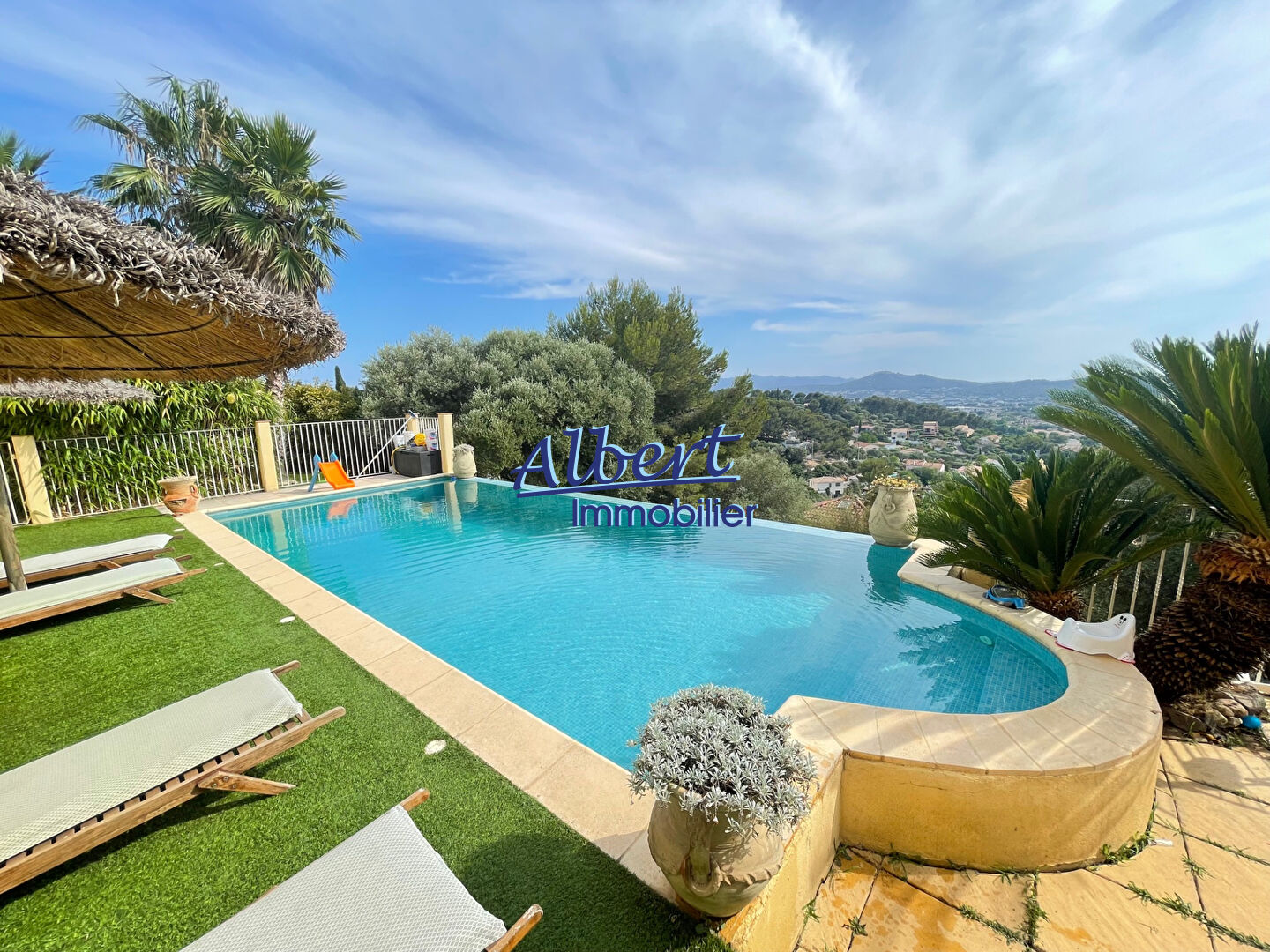 Photo VILLA OLLIOULES - 8 pièce(s) - 225,32 m2 image 3/6