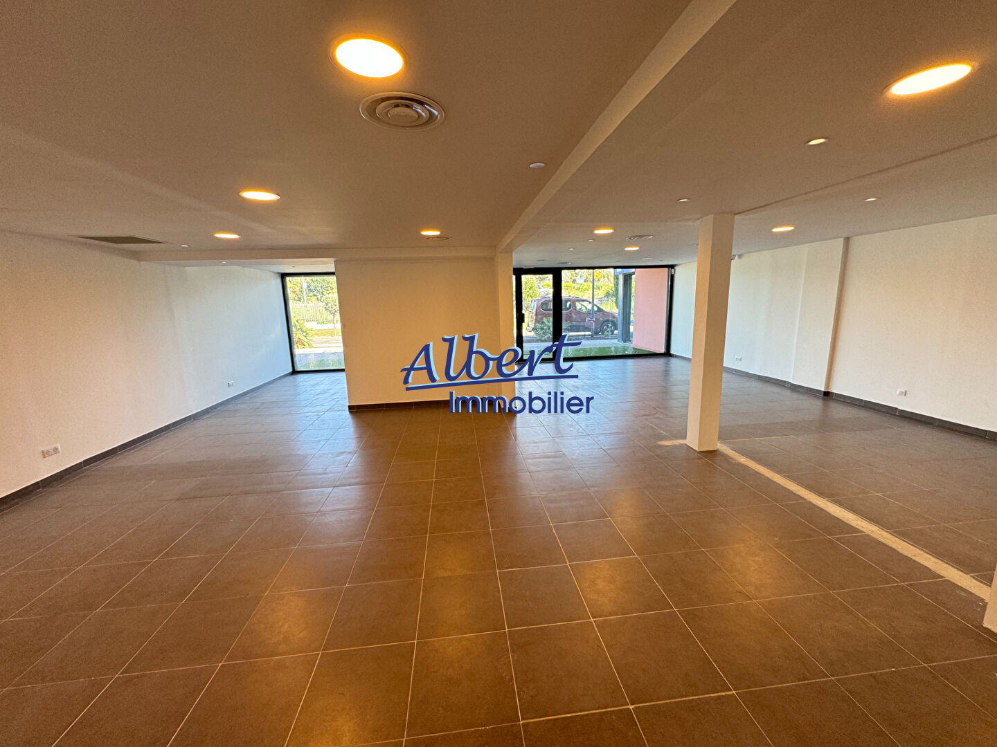 Photo Local commercial Ollioules 145 m2 image 2/4