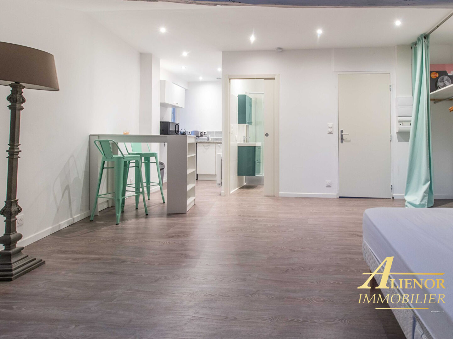 Photo Immeuble de 4 studios rénovés - Périgueux centre historique image 4/6