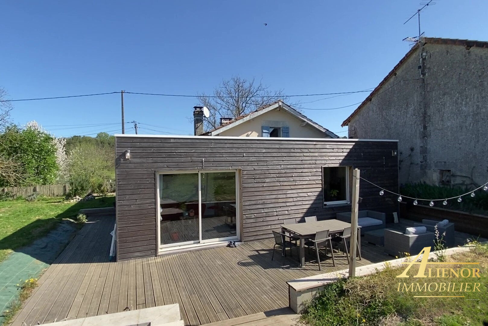 Photo Maison en Pierre avec Extension Moderne,  Grange, Piscine et Terrain - Proche Périgueux image 3/6