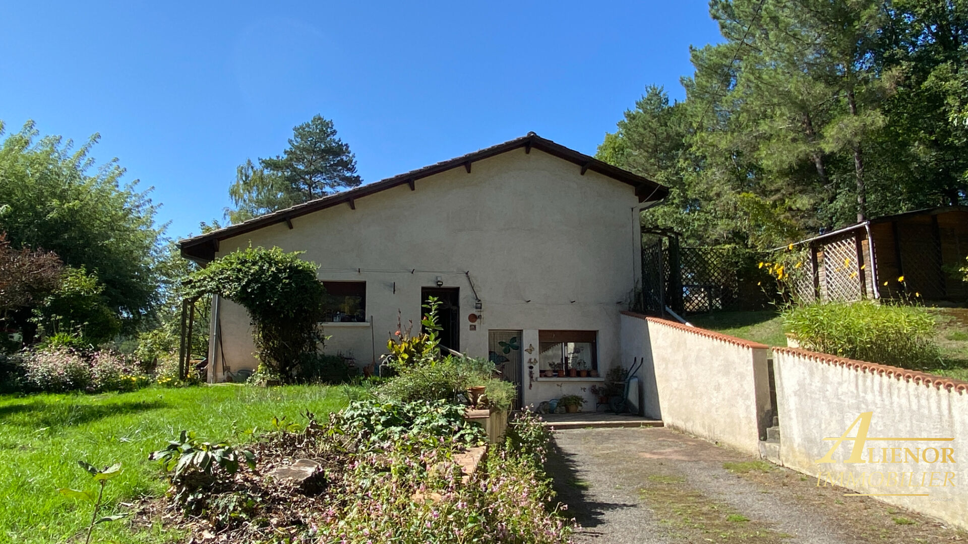 Photo Maison avec piscine et dépendances à la Campagne, 5 Minutes de Brantôme 24310 image 2/6