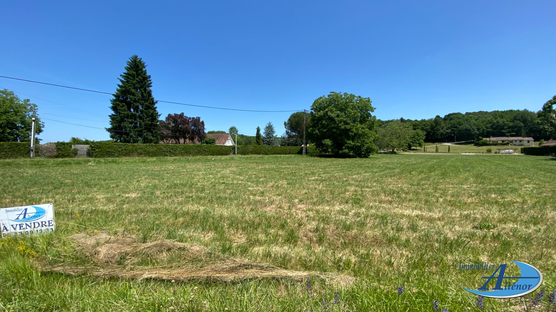 Photo Terrain plat constructible de 1354m², 24300 Saint-Front-la-Rivière image 3/4