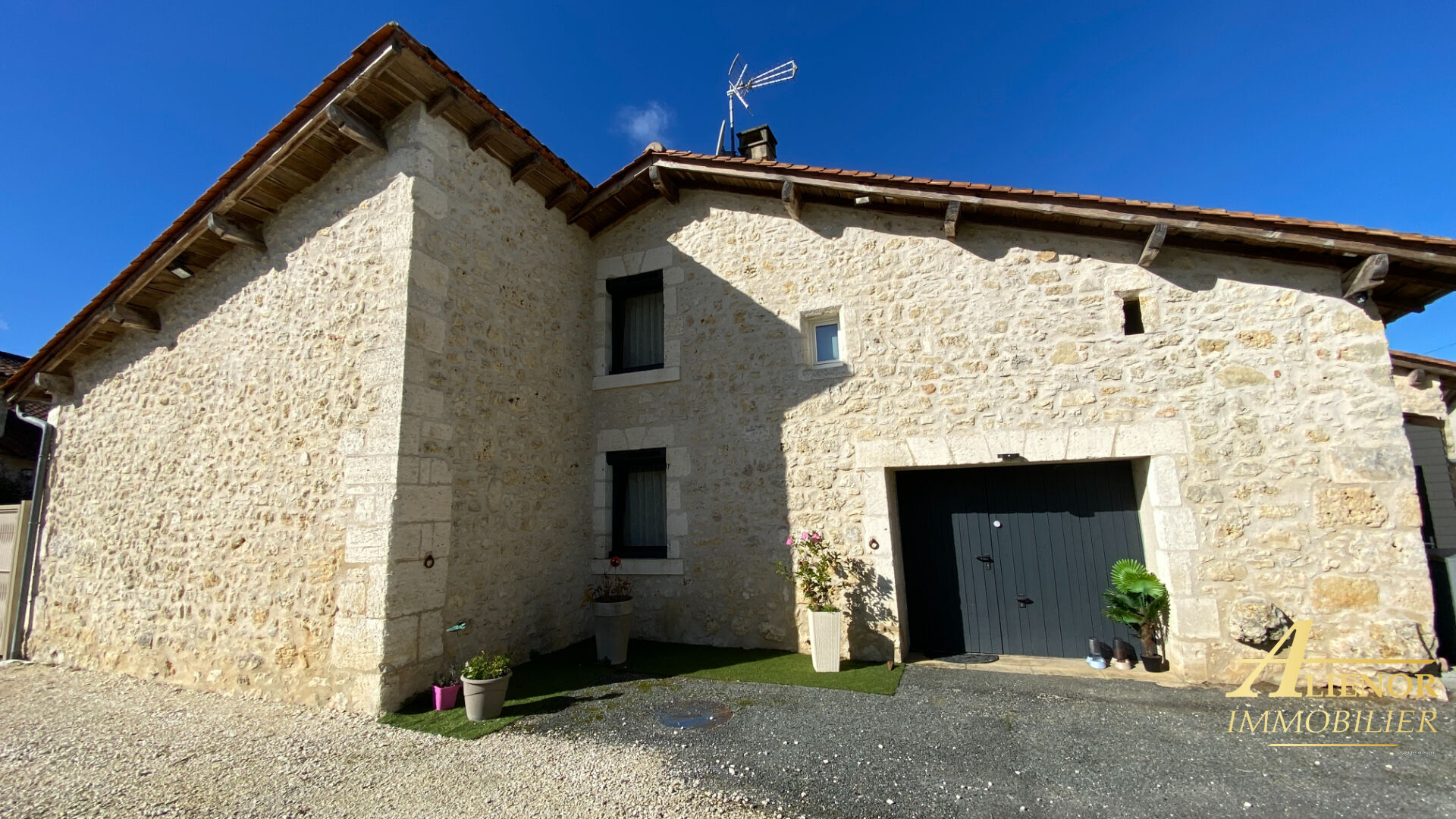 Photo Une fermette pleine d'âme à deux pas de Brantôme 24310 image 2/6