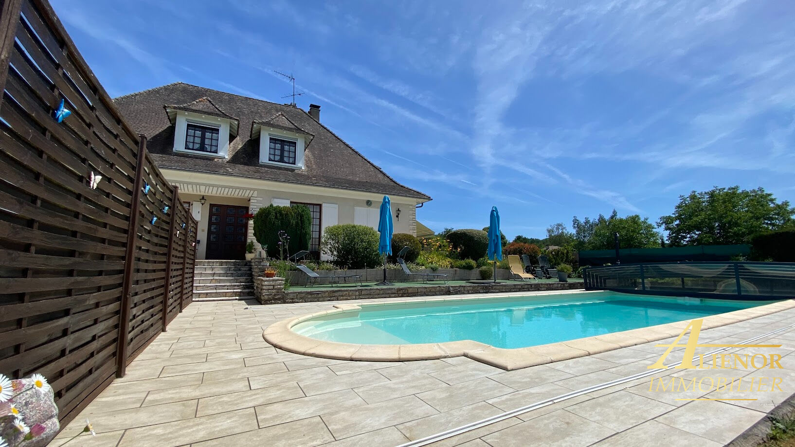Maison 420 m² · à Saint Pardoux la Riviere · 420 m² · 299 900 €