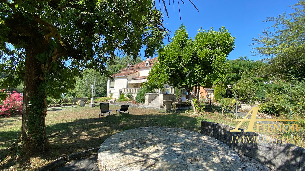 Maison 1093 m² · à Bourdeilles · 1 093 m² · 318 000 €