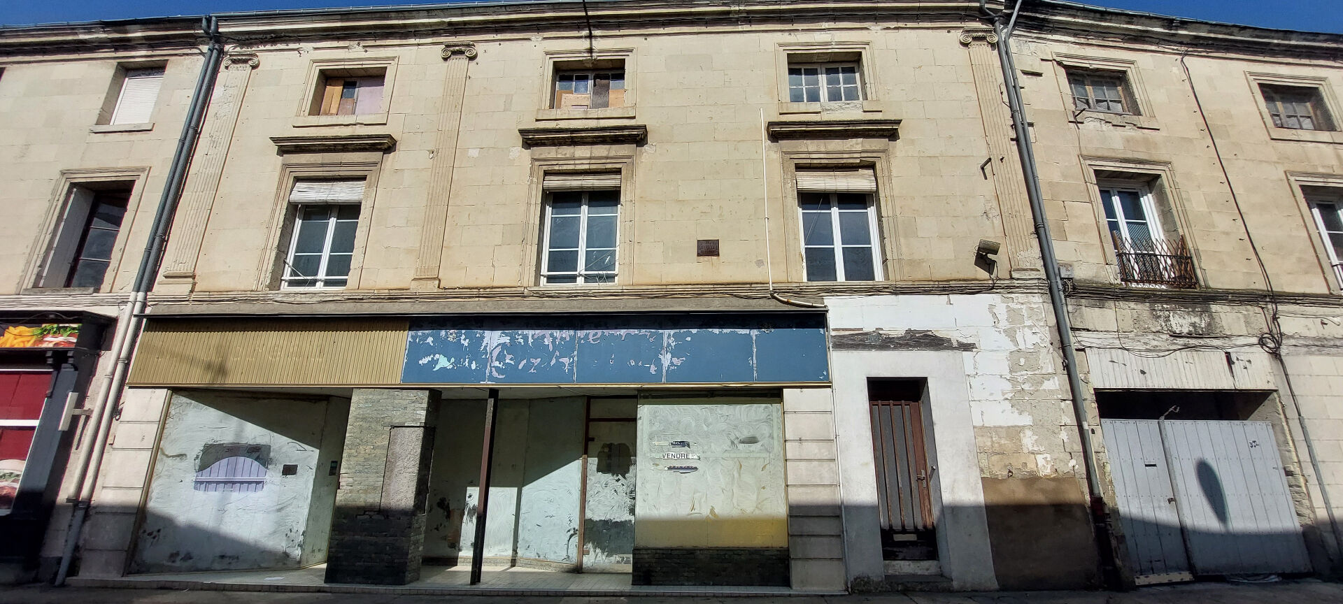 Immeuble Lencloitre 4 pièce(s) 157 m2