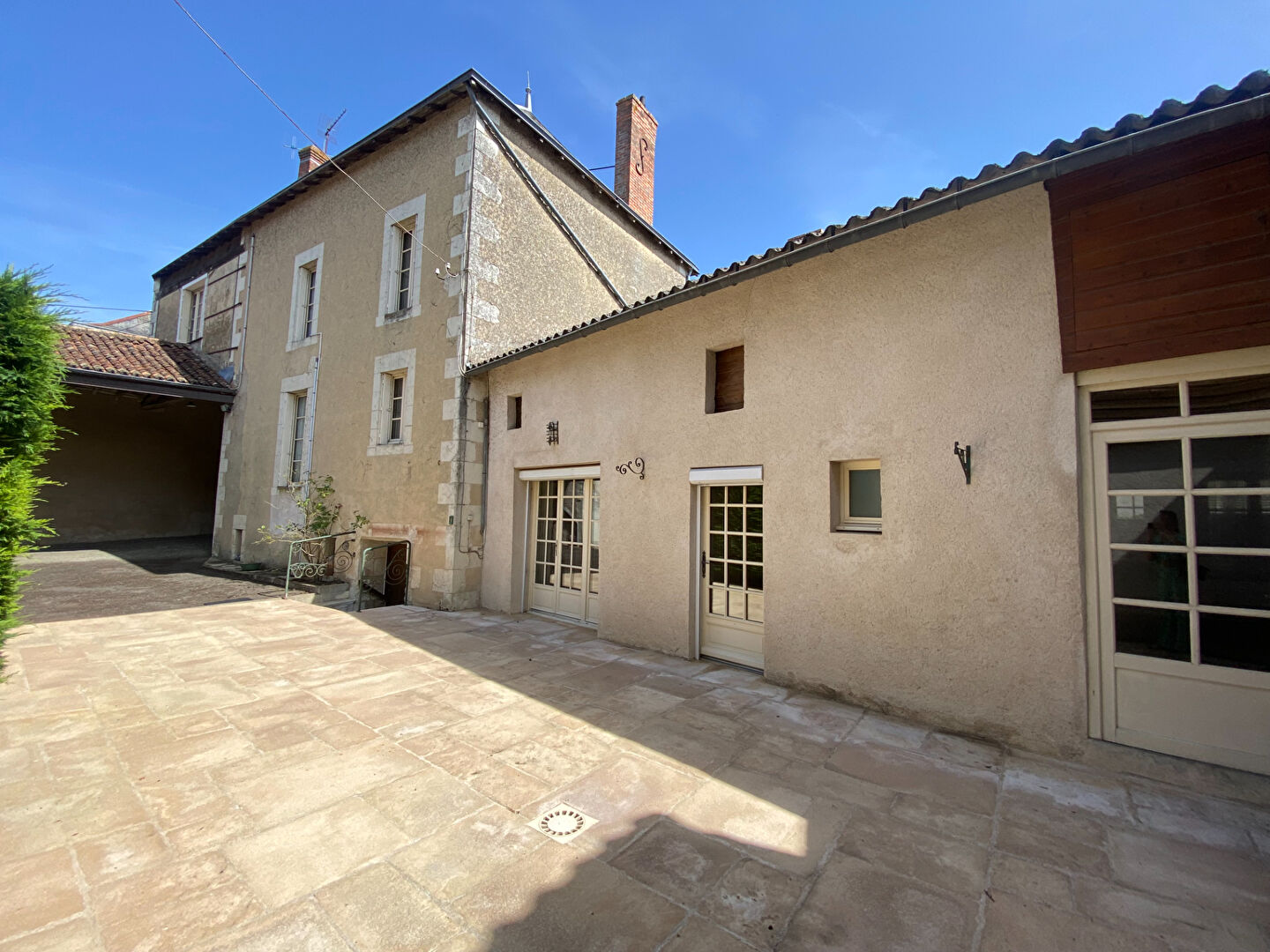 MAISON - MIREBEAU CENTRE - 150m²