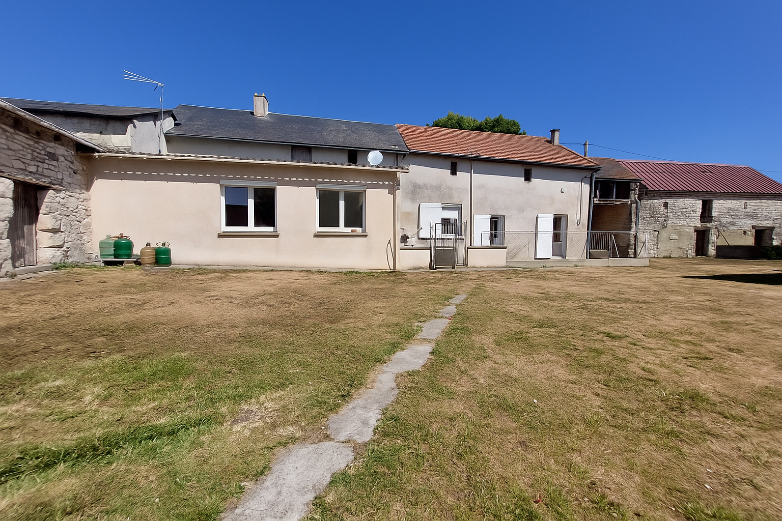 Agence immobilière de ALIENOR iMMOBILIER Lencloitre