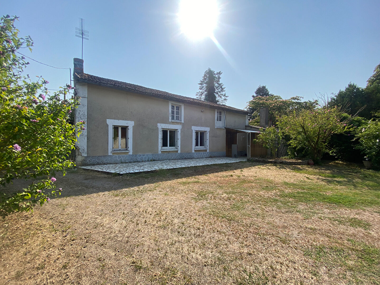 Agence immobilière de ALIENOR iMMOBILIER Lencloitre
