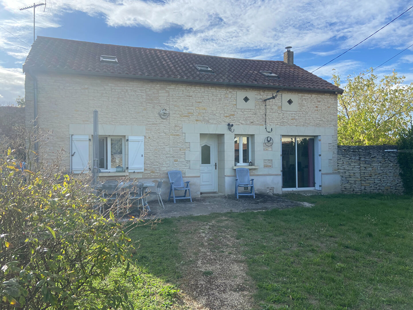 Photo Maison Saint Jean De Sauves 3 pièce(s) 92 m2 image 1/6