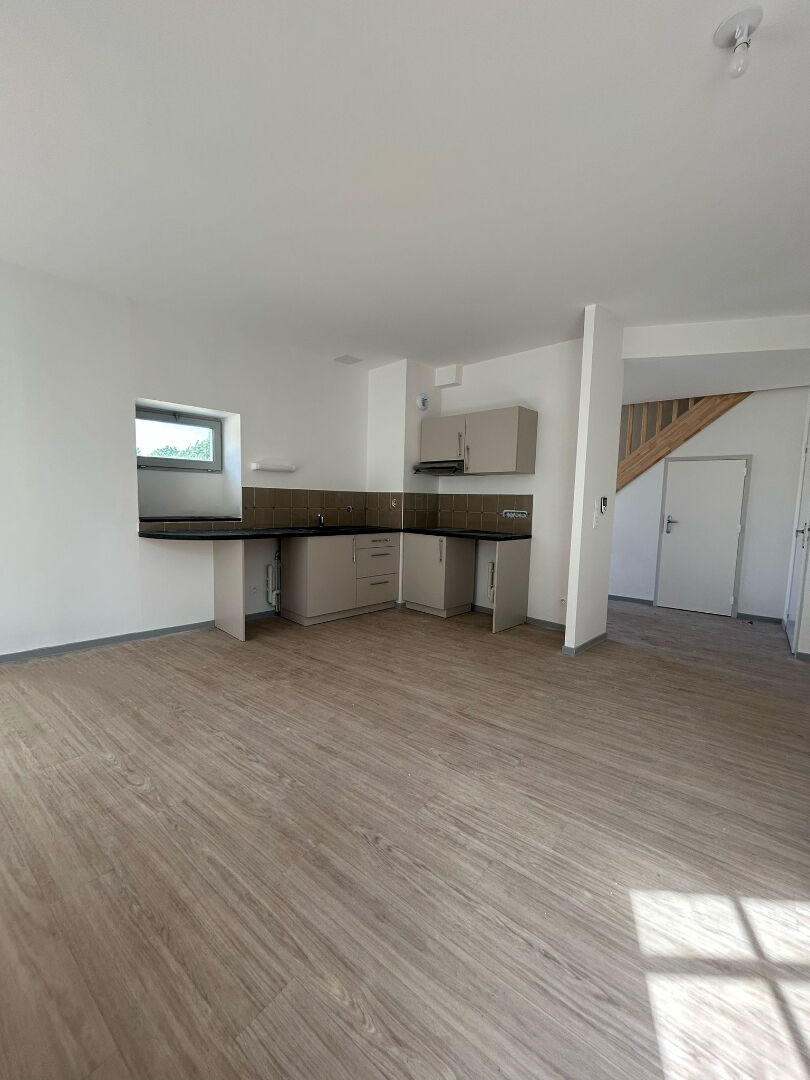 Appartement Lencloitre 5 pièce(s) 108 m2