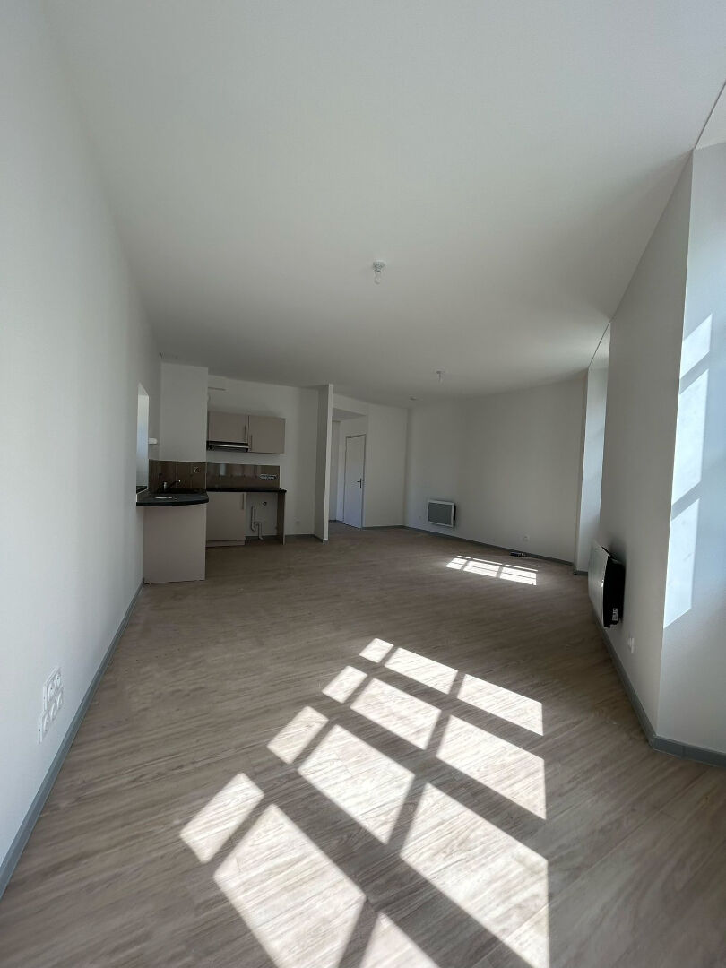 Photo Appartement Lencloitre 5 pièce(s) 108 m2 image 2/6