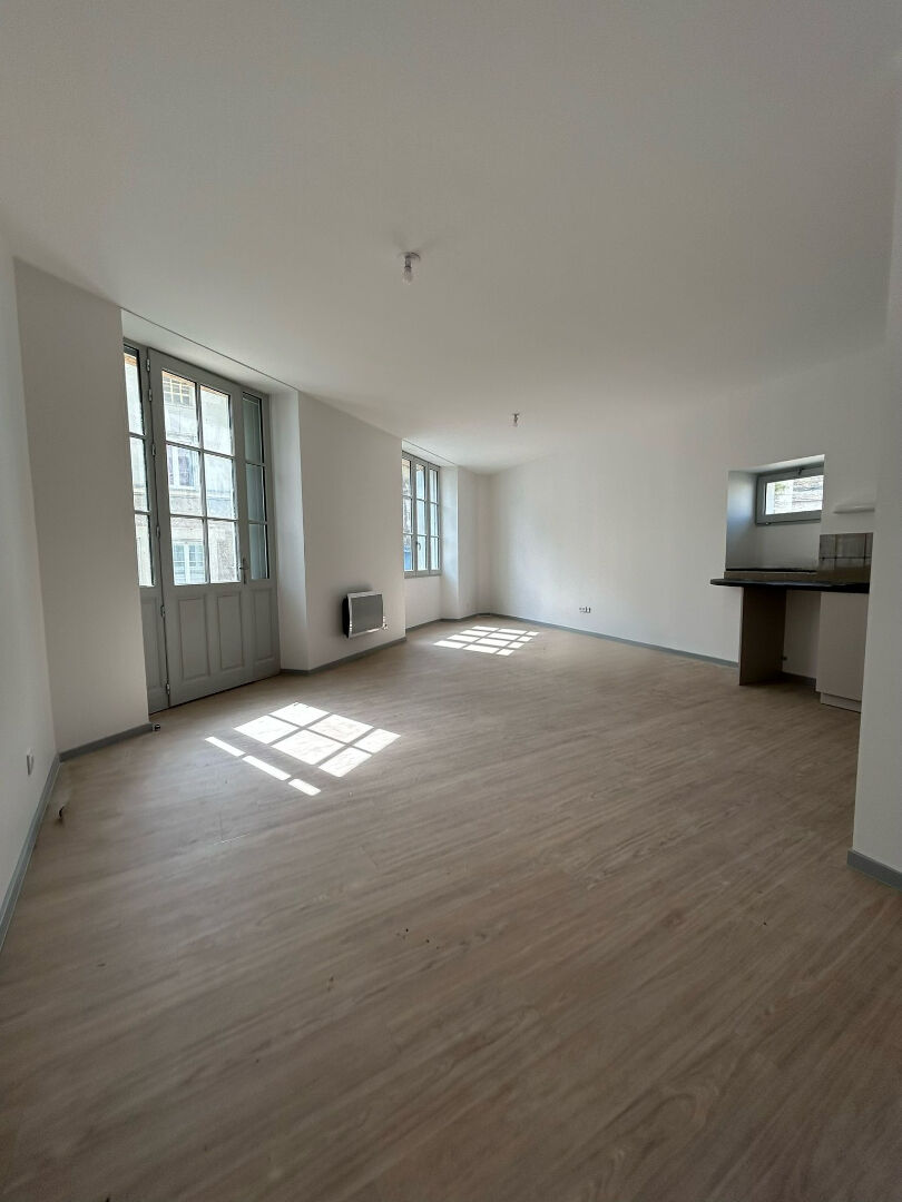 Photo Appartement Lencloitre 5 pièce(s) 108 m2 image 3/6