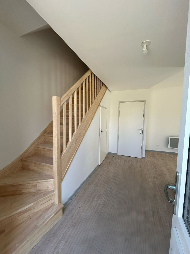 Photo Appartement Lencloitre 5 pièce(s) 108 m2 image 4/6