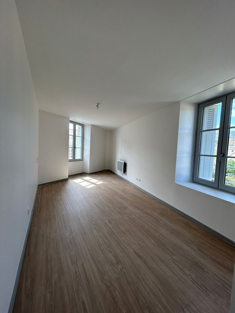 Photo Appartement Lencloitre 5 pièce(s) 108 m2 image 5/6