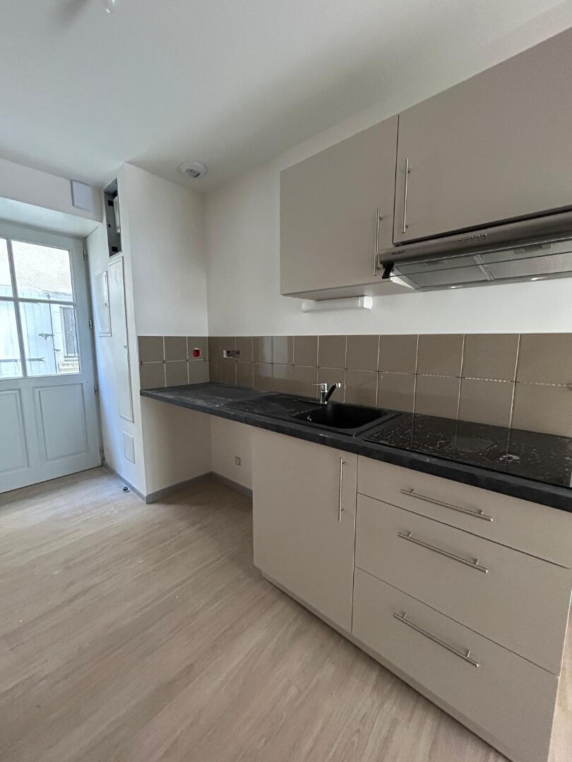 Photo Appartement Lencloitre 3 pièce(s) 64 m2 image 2/6