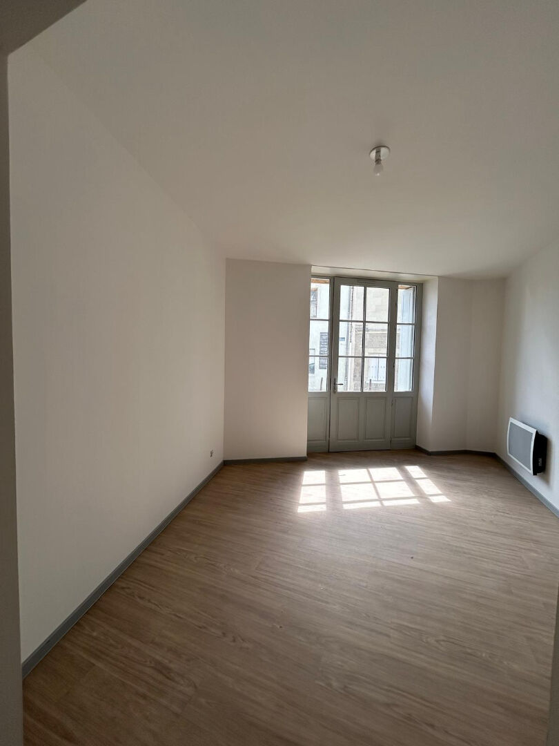 Photo Appartement Lencloitre 3 pièce(s) 64 m2 image 3/6