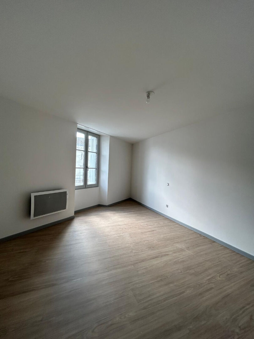 Photo Appartement Lencloitre 3 pièce(s) 64 m2 image 4/6