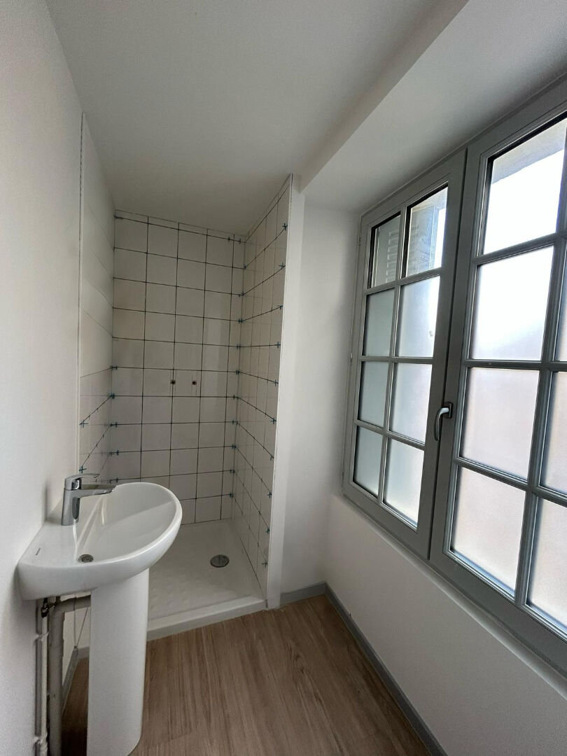 Photo Appartement Lencloitre 3 pièce(s) 64 m2 image 5/6