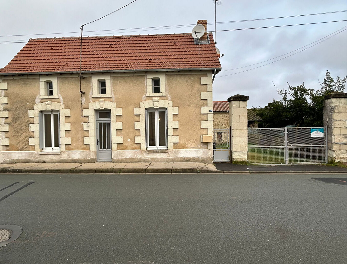 Agence immobilière de ALIENOR iMMOBILIER Lencloitre