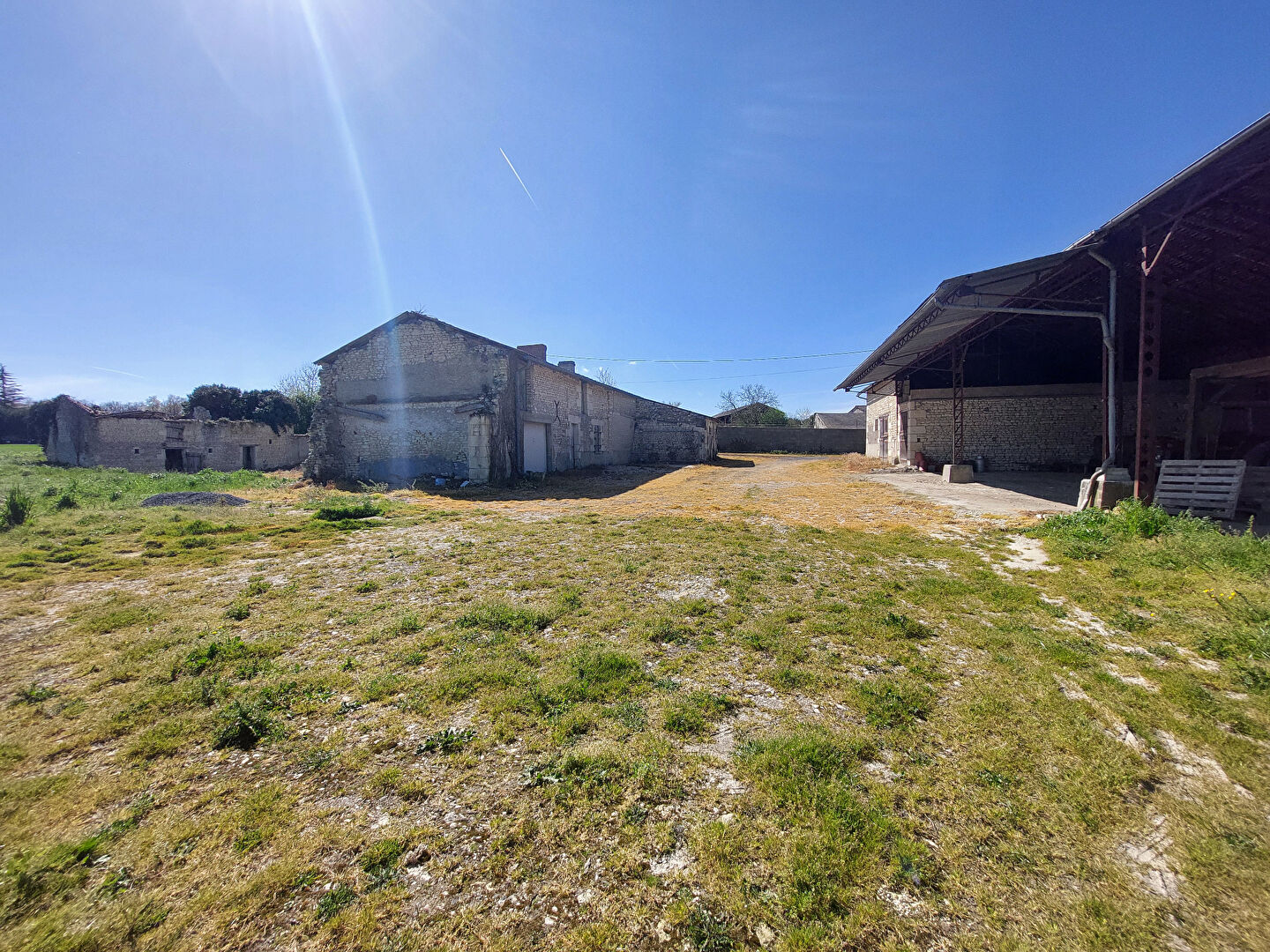 Agence immobilière de ALIENOR iMMOBILIER Lencloitre