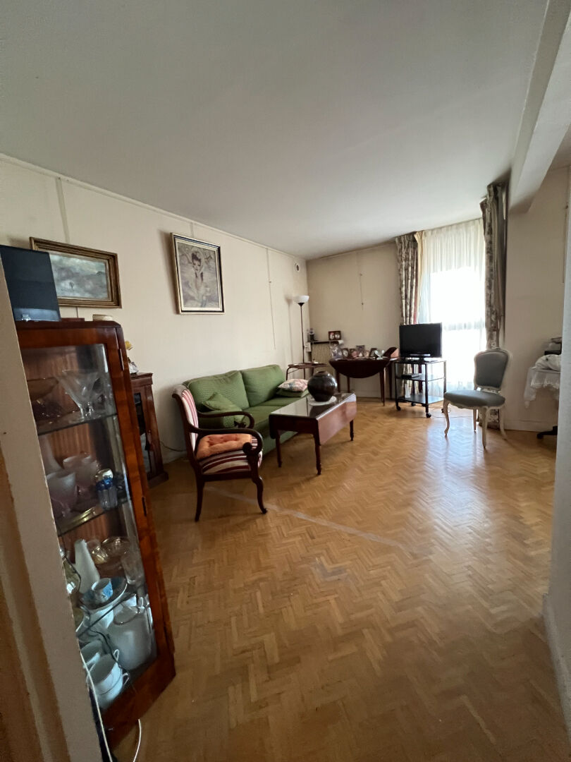 Photo PARIS 15 F. FAURE Appartement  4 pièces 92 m2, loggias image 2/6