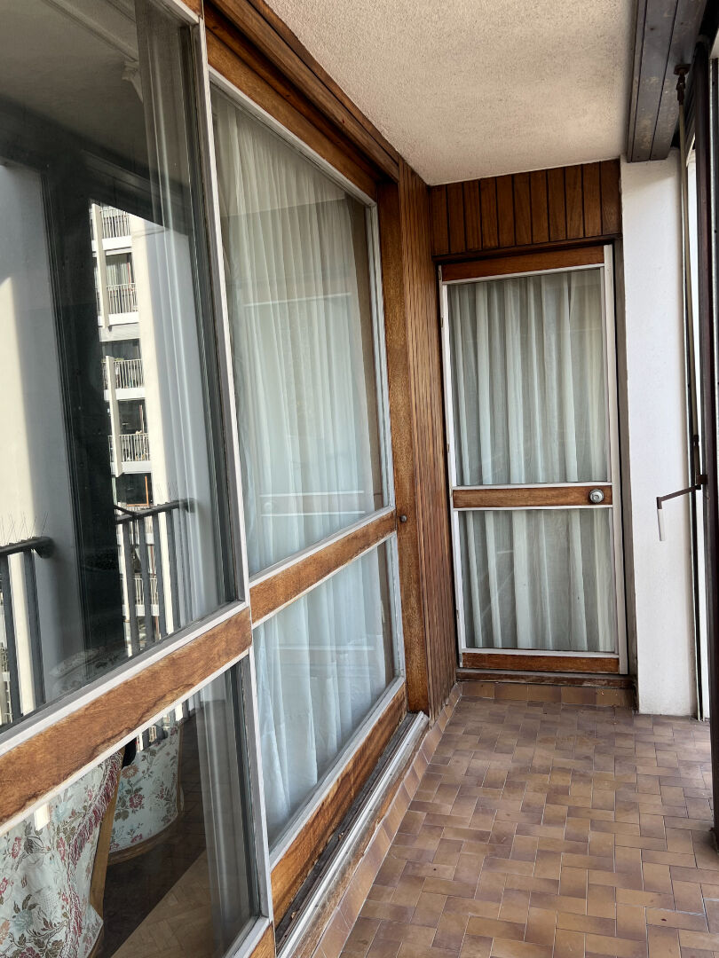 Photo PARIS 15 F. FAURE Appartement  4 pièces 92 m2, loggias image 3/6