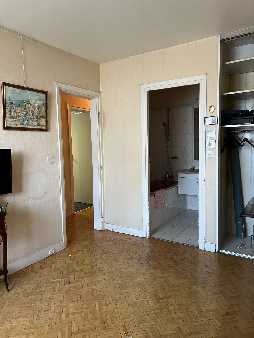 Photo PARIS 15 F. FAURE Appartement  4 pièces 92 m2, loggias image 6/6