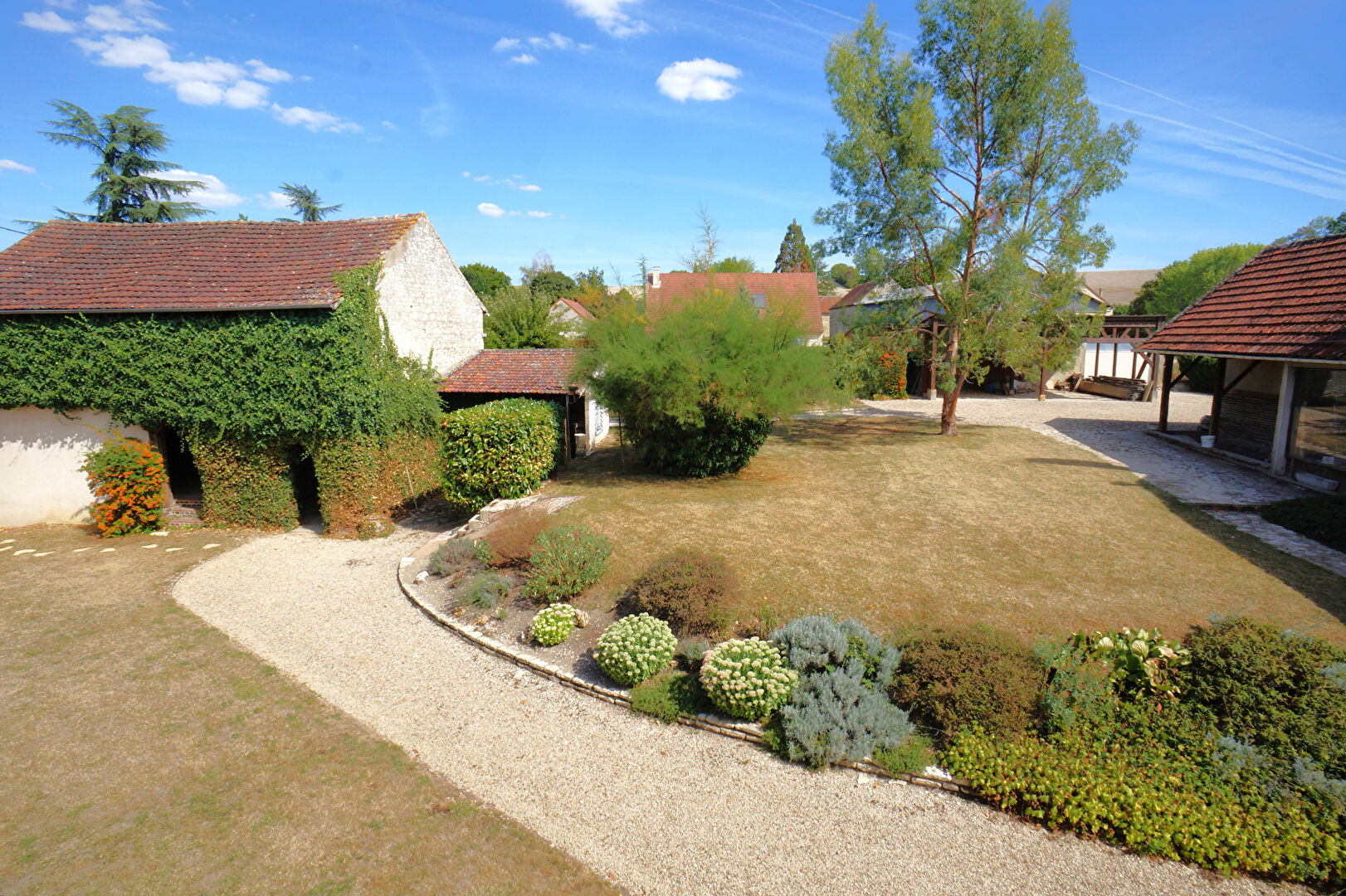 Photo Maison 5 minutes d'Appoigny 204m² habitable sur terrain de 2180m² comprenant 6 chambres, proche d'Auxerre. image 6/6