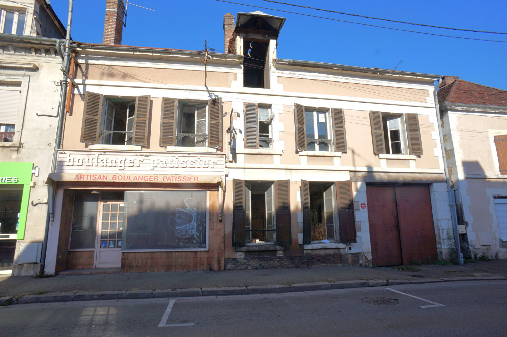 En exclusivité ALTIVE89, Immeuble de 500m² à réhabiliter, fort potentiel.