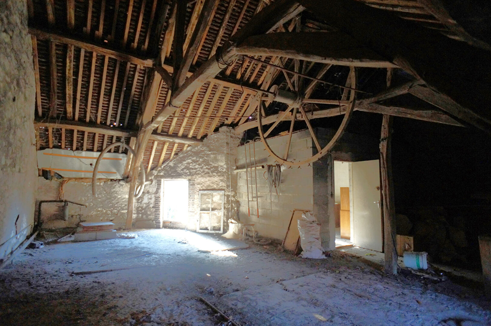 Photo En exclusivité ALTIVE89, Maison de 500m² à réhabiliter, fort potentiel. image 6/6