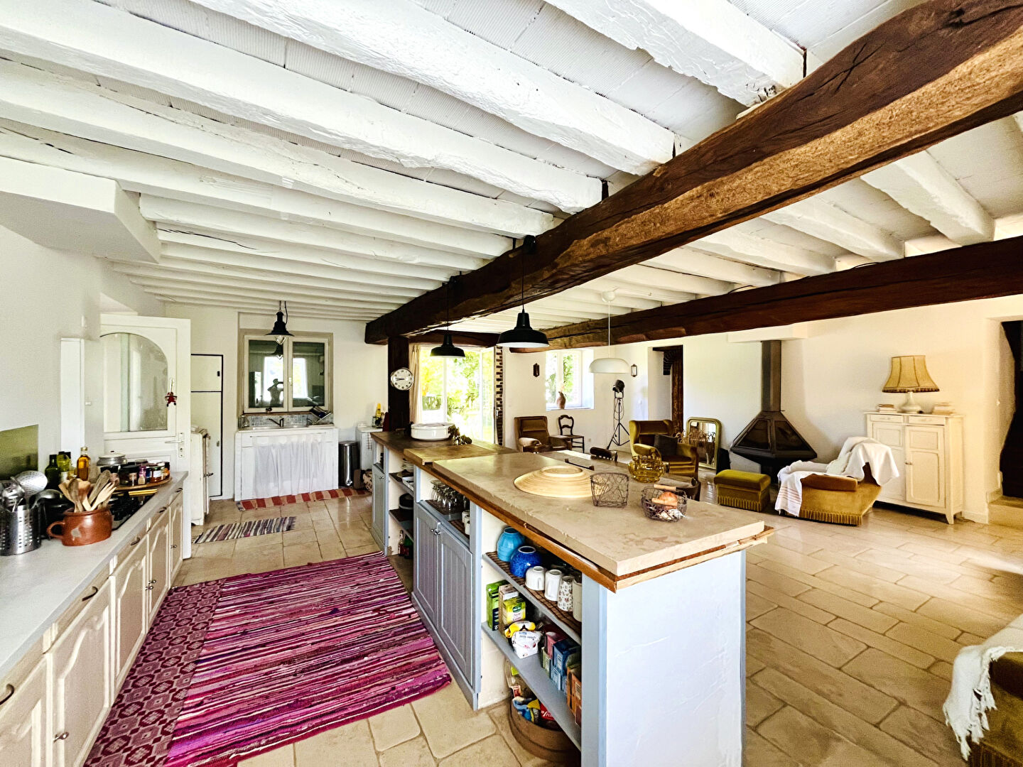 Photo Maison ancienne en pierre à 5 minutes A6 et 15 minutes de la gare sur terrain de 8300m² avec dépendance image 2/6