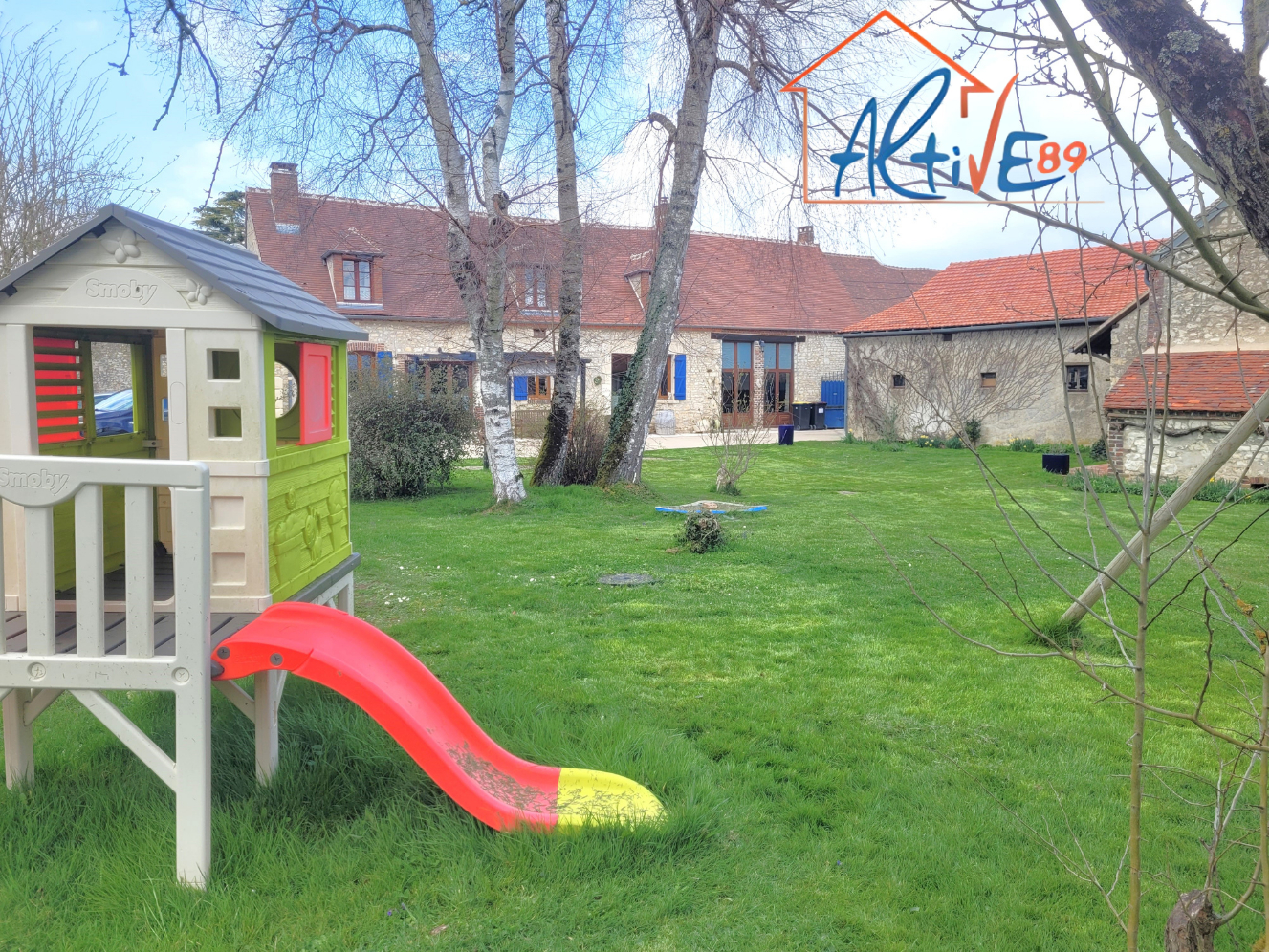 Propriété composée de plusieurs bâtiments sur le secteur de Charbuy de 275m² à 10-15 minutes d'Auxerre sans travaux
