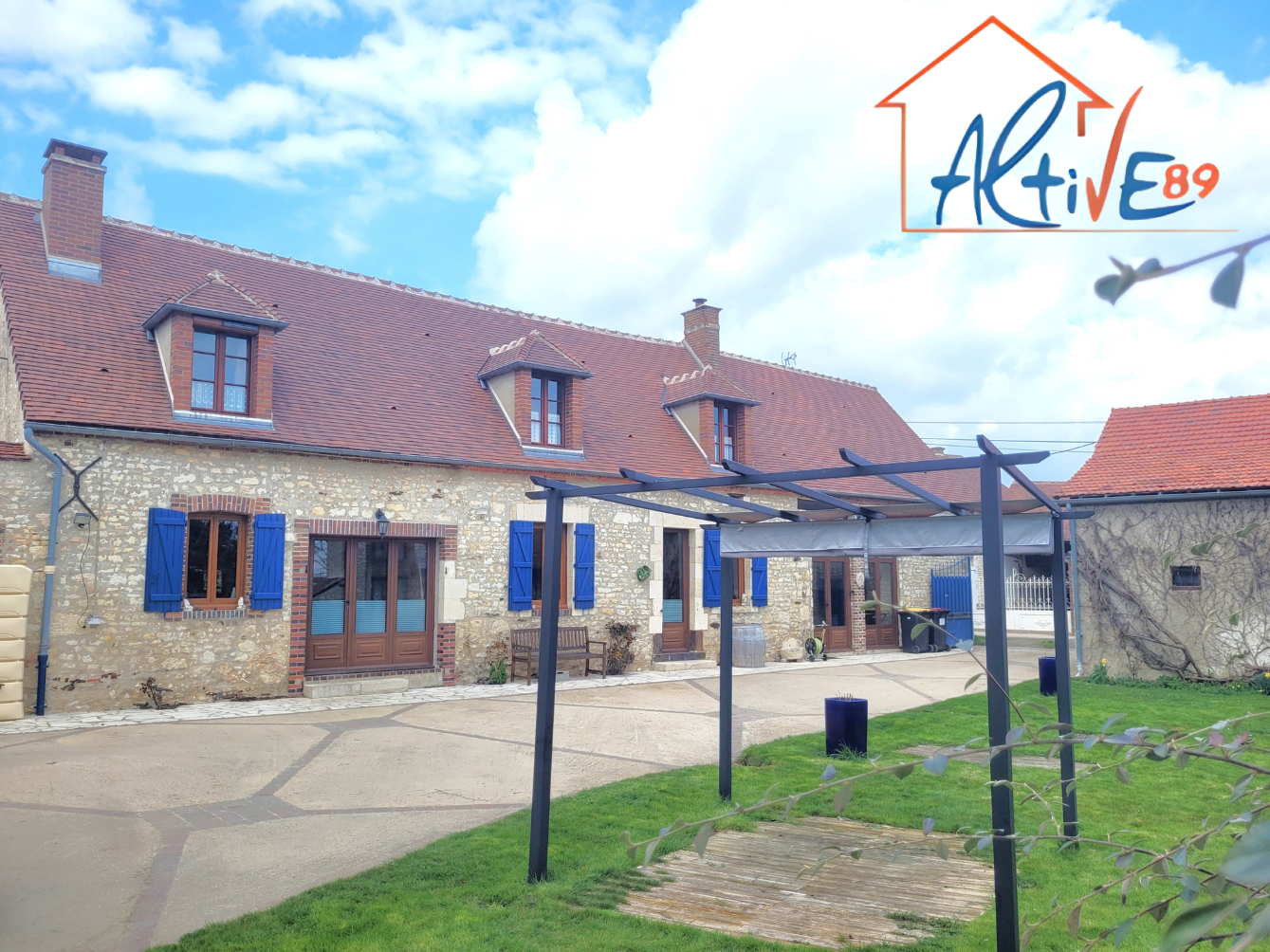 Photo Propriété composée de plusieurs bâtiments sur le secteur de Charbuy de 275m² à 10-15 minutes d'Auxerre sans travaux image 2/6