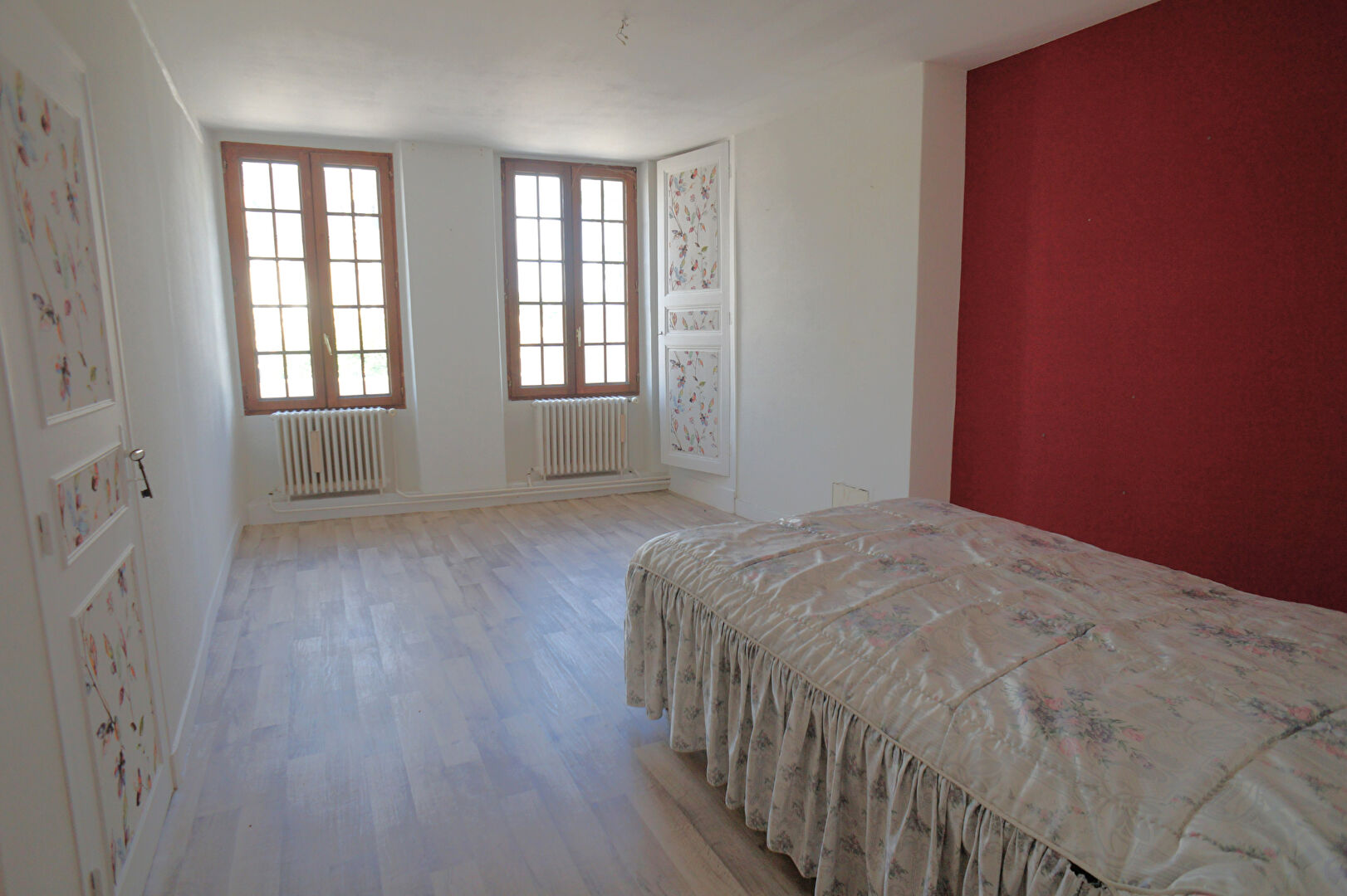 Photo Maison au centre d'Aillant-Sur-Tholon, tous commerces avec grand garage image 5/6