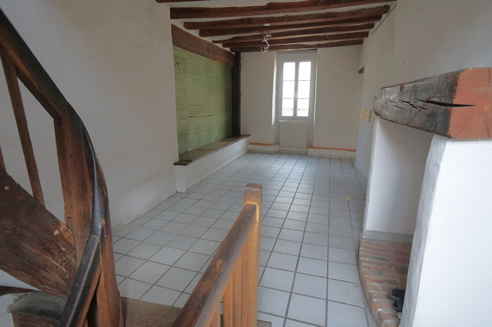 Photo Immeuble au centre d'Aillant comprenant 2 logements ou local commercial image 2/6