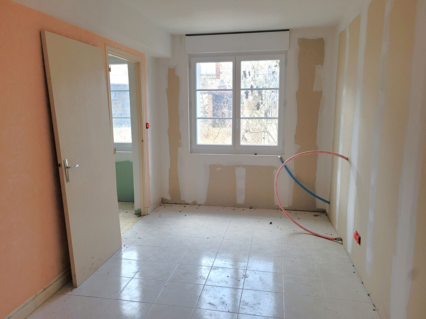 Photo Maison secteur Chamvres sur jardin de 490m² et dépendances image 4/6