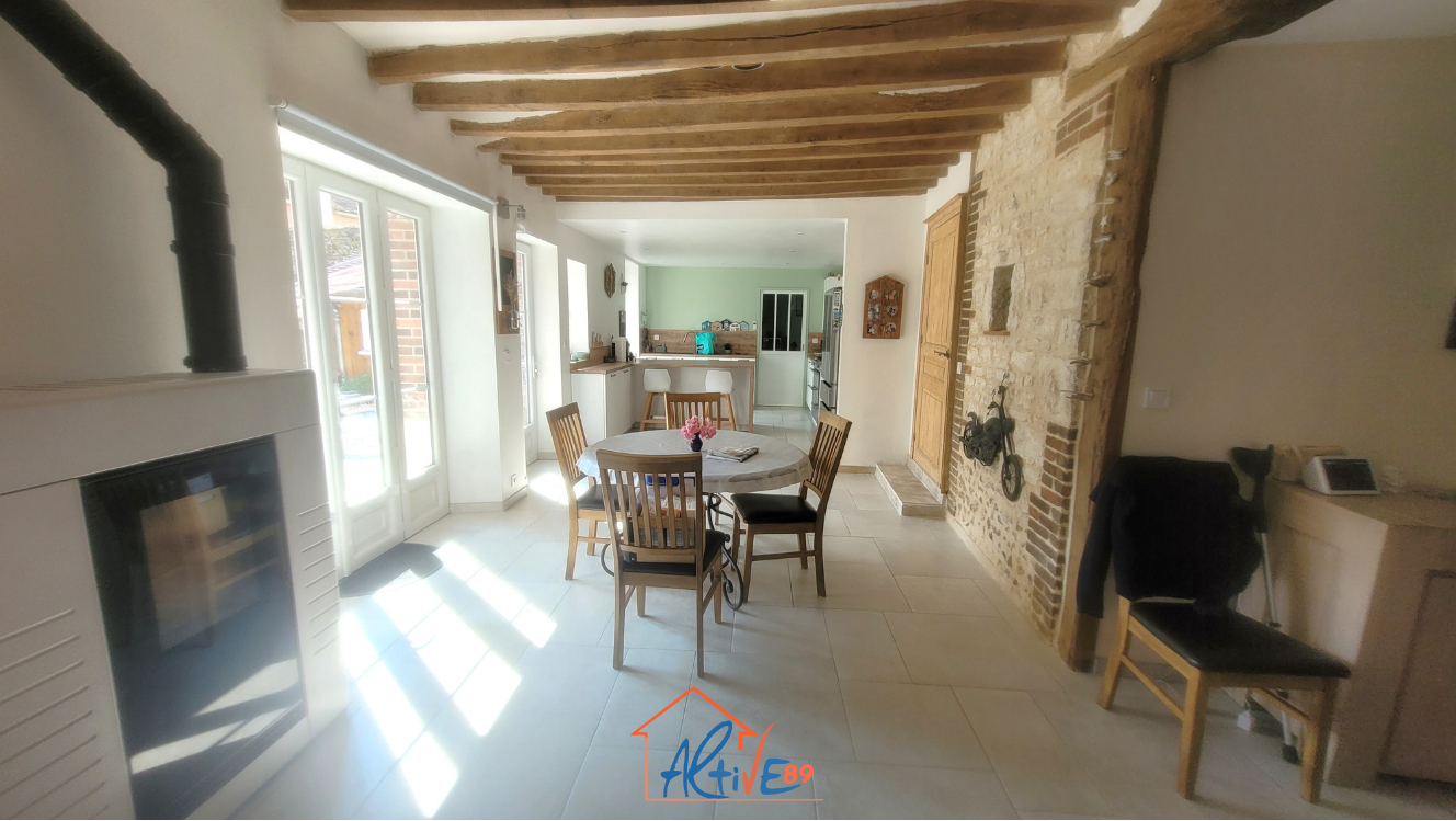 Photo Maison ancienne au centre d'Aillant Sur Tholon avec jardin rénovée avec goût, tous commerces à pied image 3/6