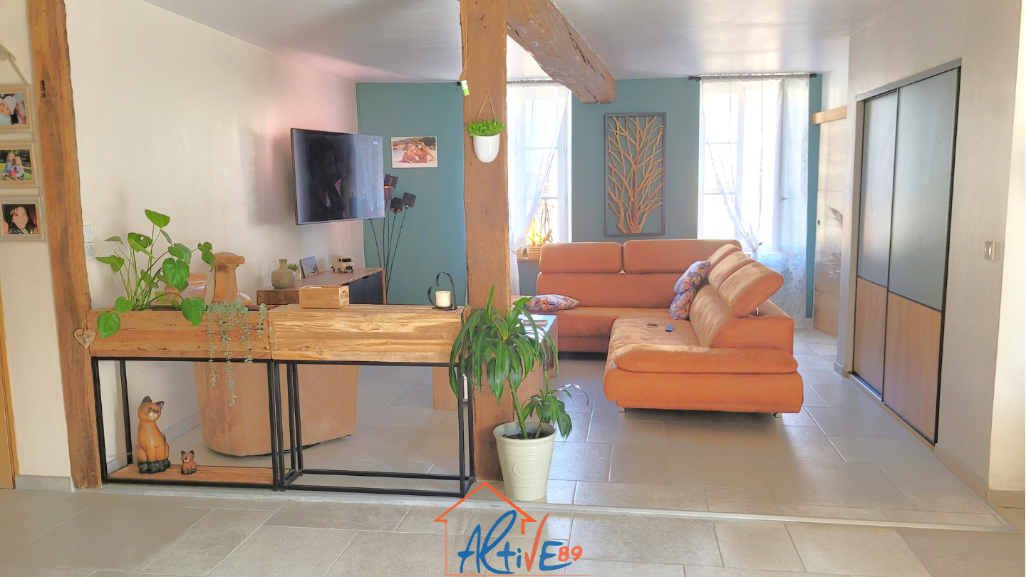 Photo Maison ancienne au centre d'Aillant Sur Tholon avec jardin rénovée avec goût, tous commerces à pied image 4/6