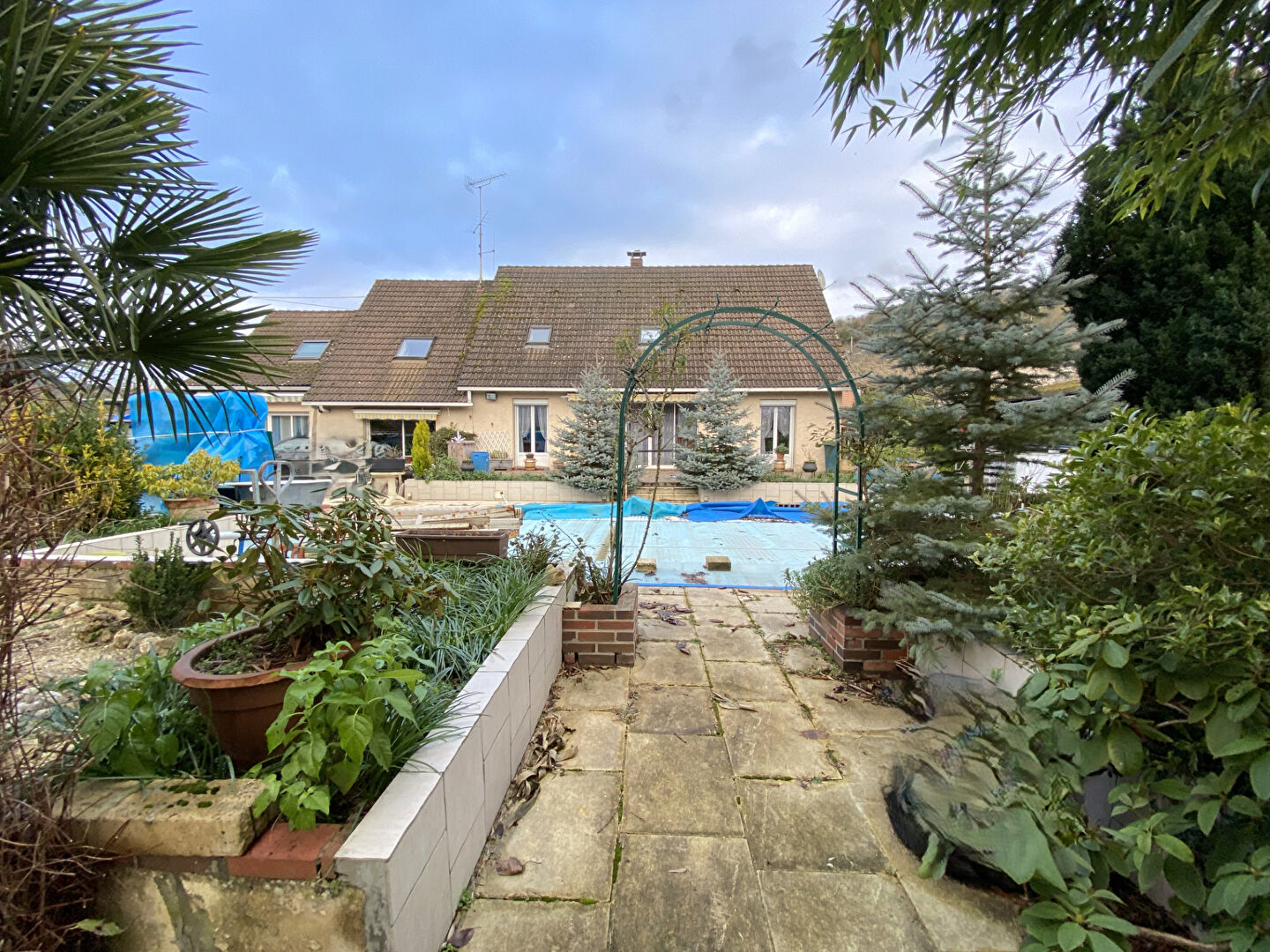 Photo Joigny Maison de 225 m2 sur 973 m² de terrain avec piscine image 1/6