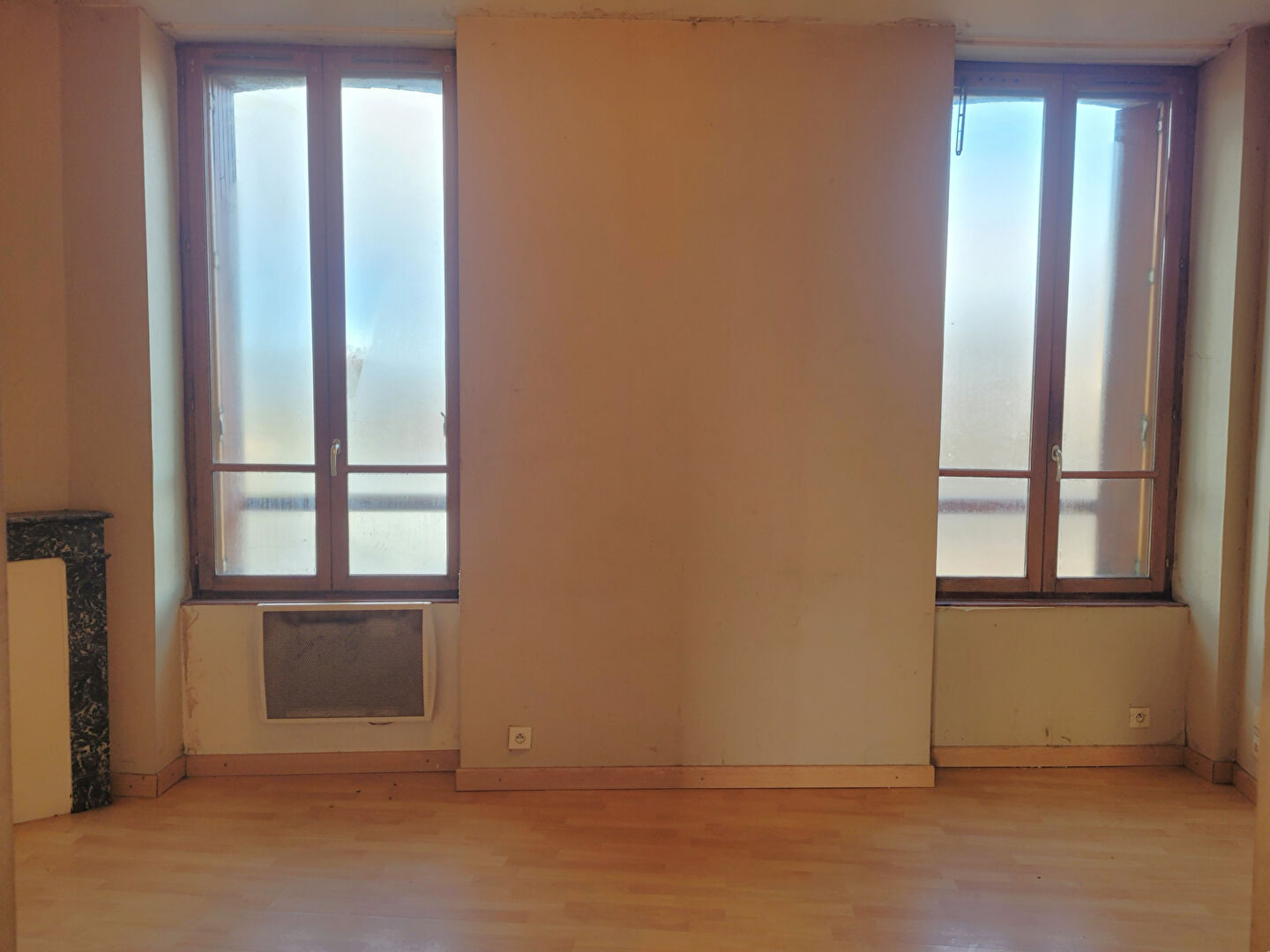 Photo Immeuble de 92m² habitable au centre de Toucy pouvant être divisé en 2 logements image 2/6