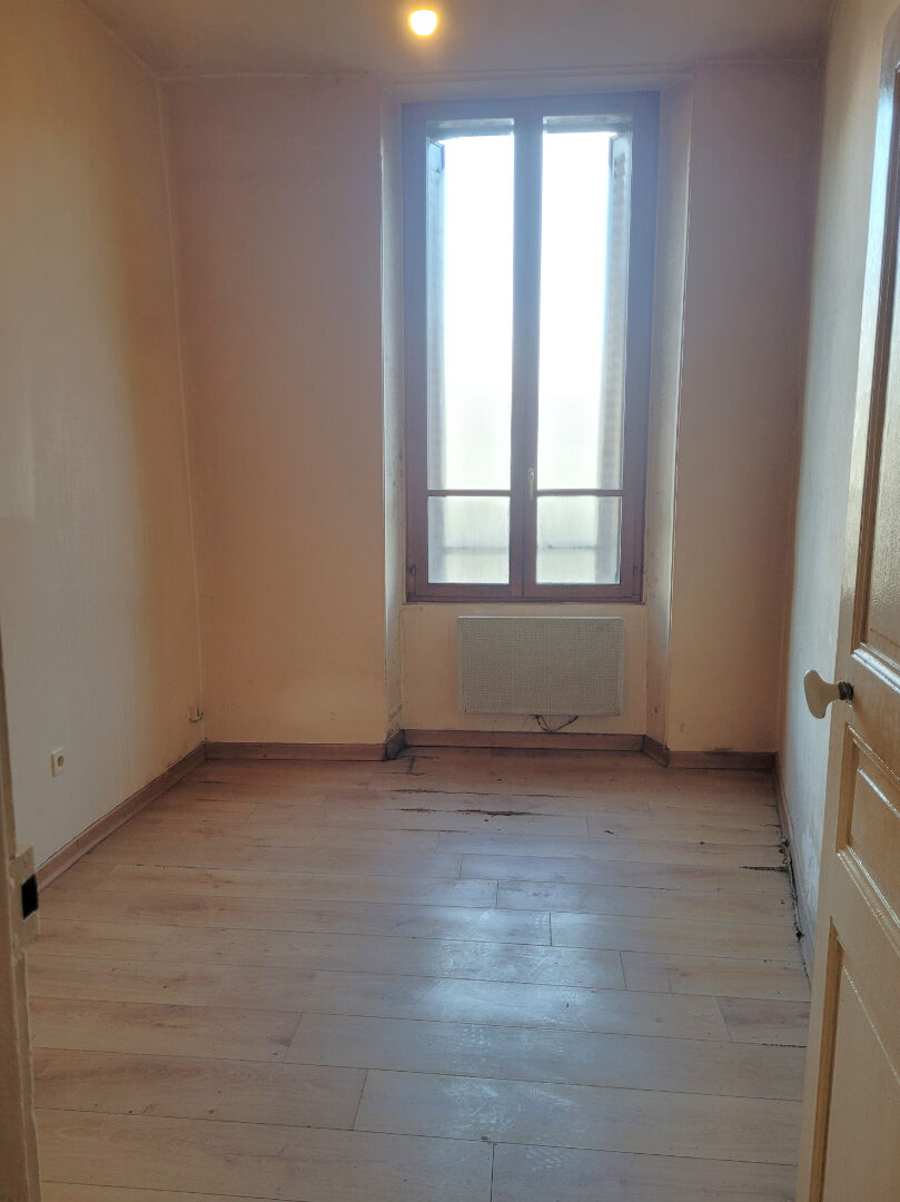 Photo Immeuble de 92m² habitable au centre de Toucy pouvant être divisé en 2 logements image 6/6