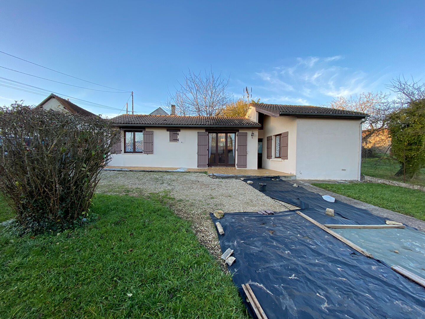 Proche Joigny  maison de plain pied  au calme